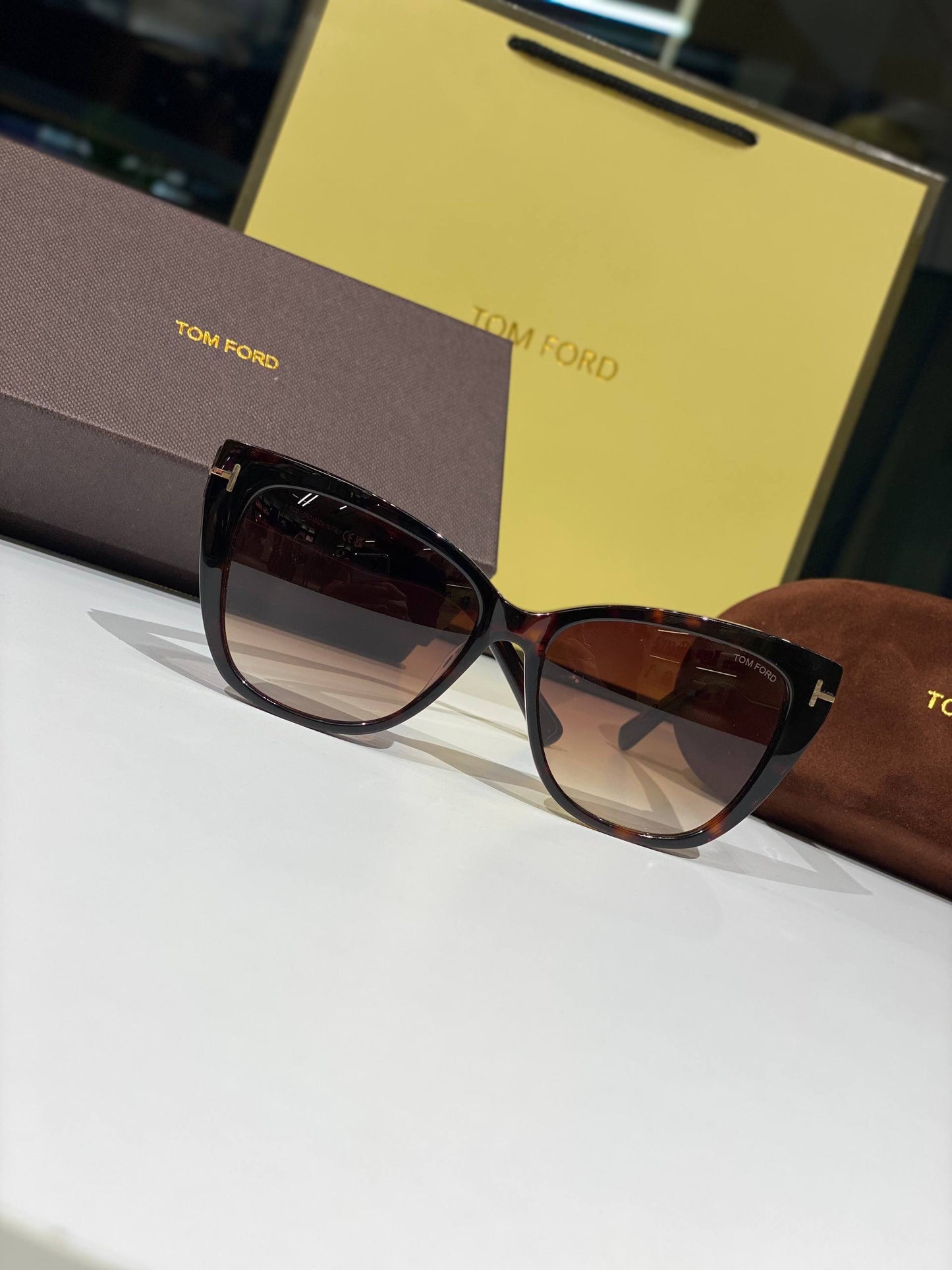 TOM FORD