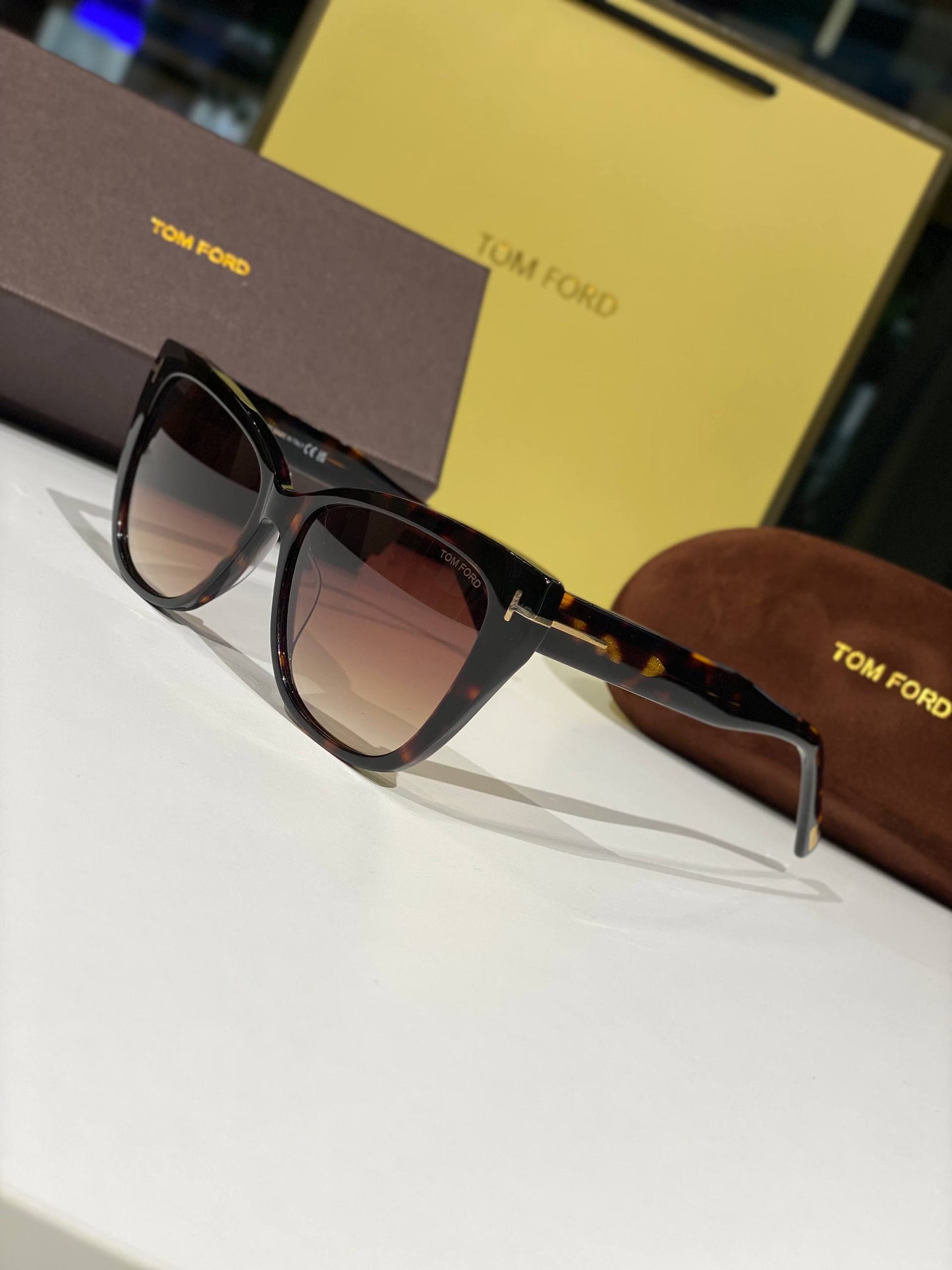 TOM FORD