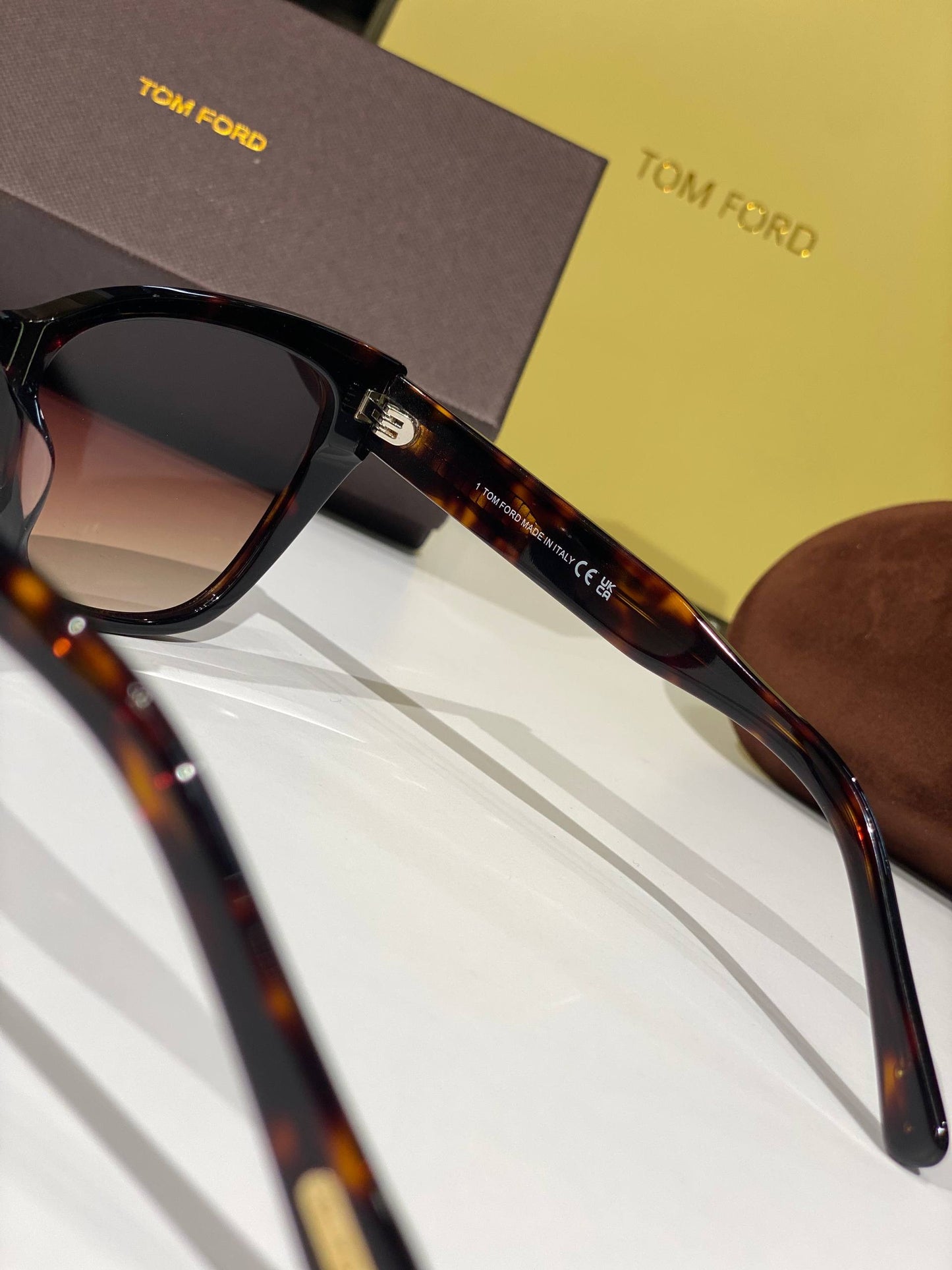 TOM FORD