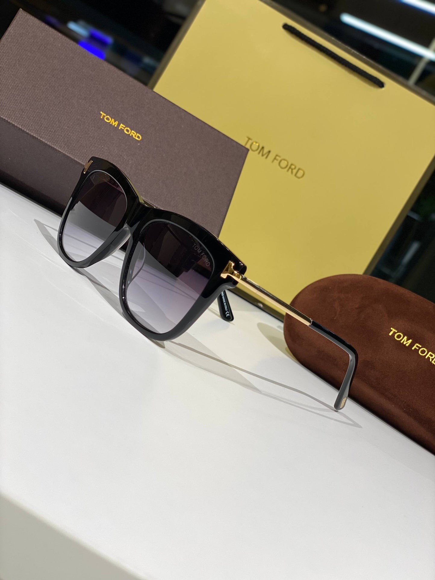 TOM FORD