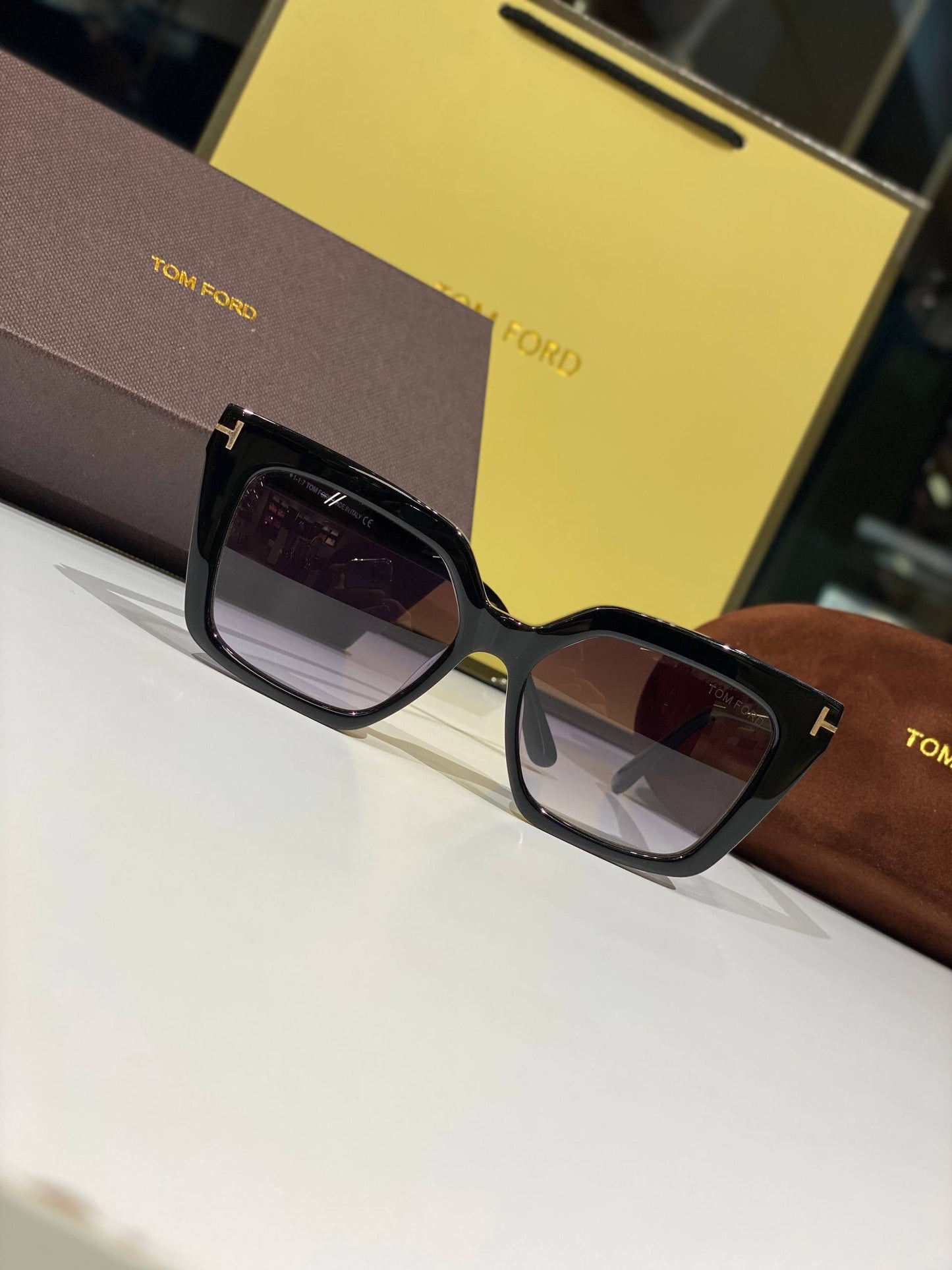 TOM FORD