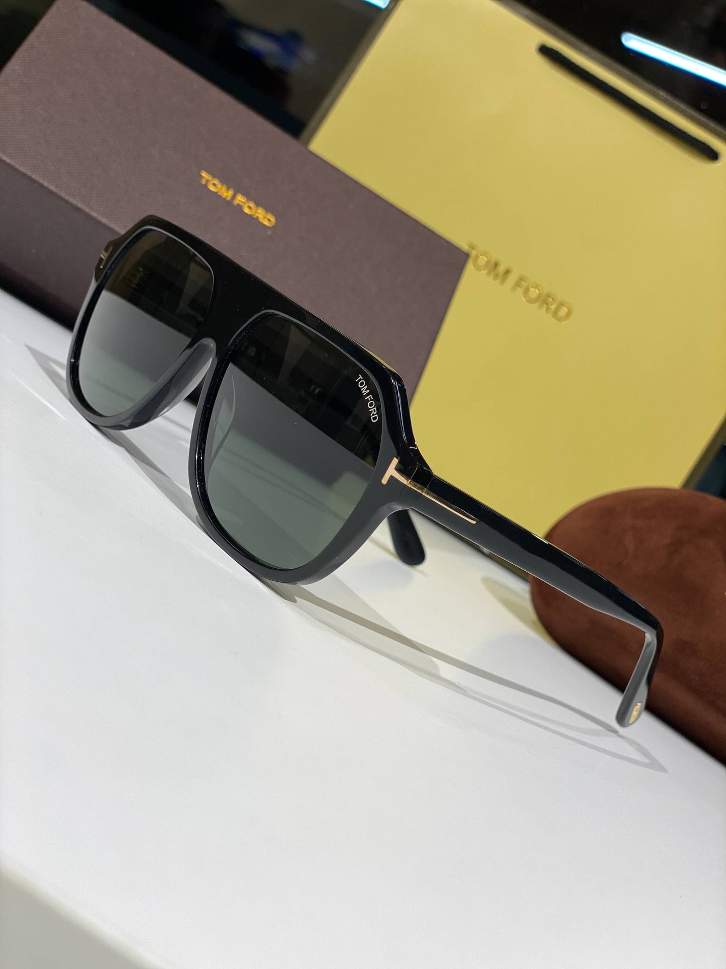 TOM FORD