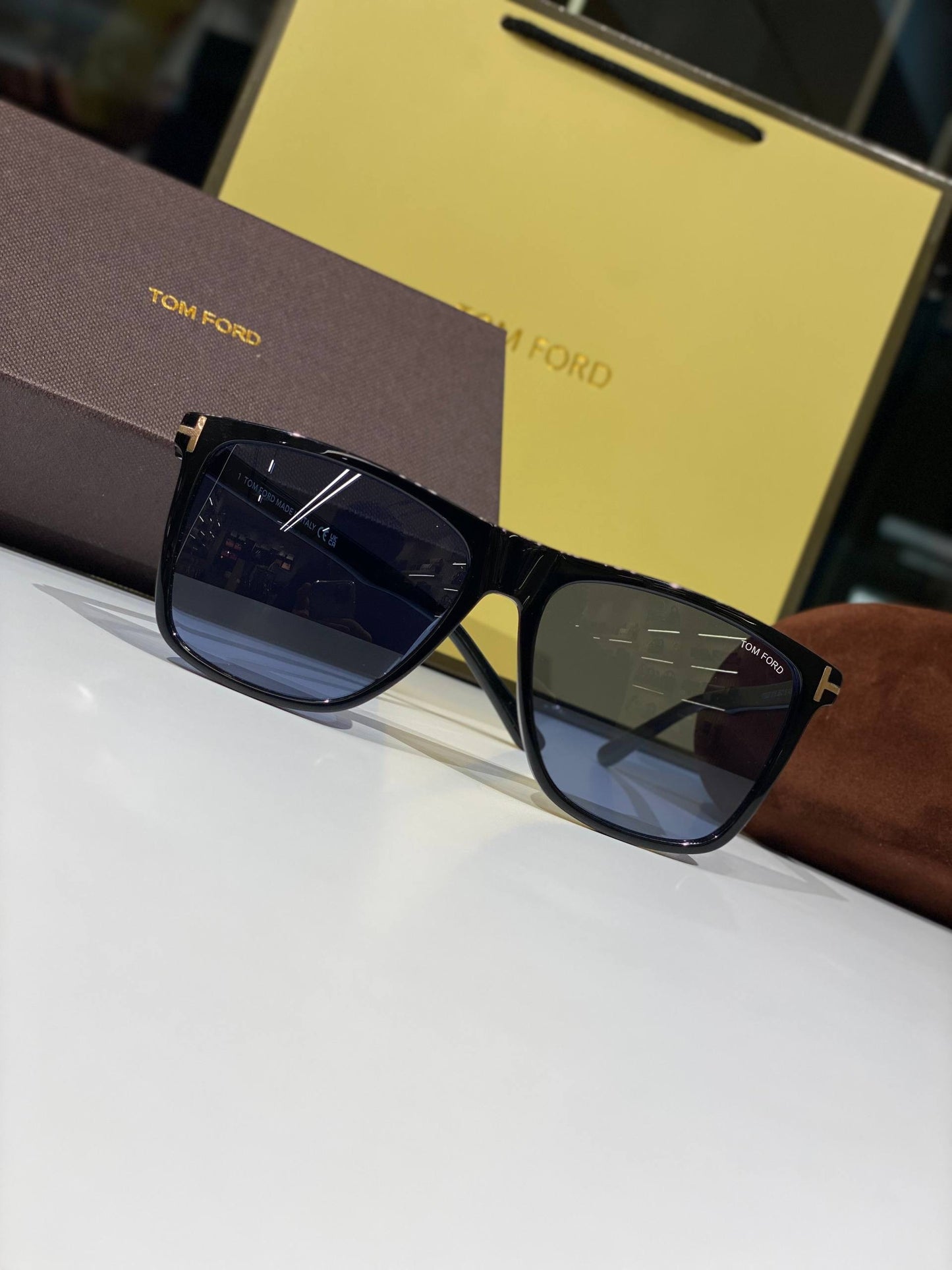 TOM FORD