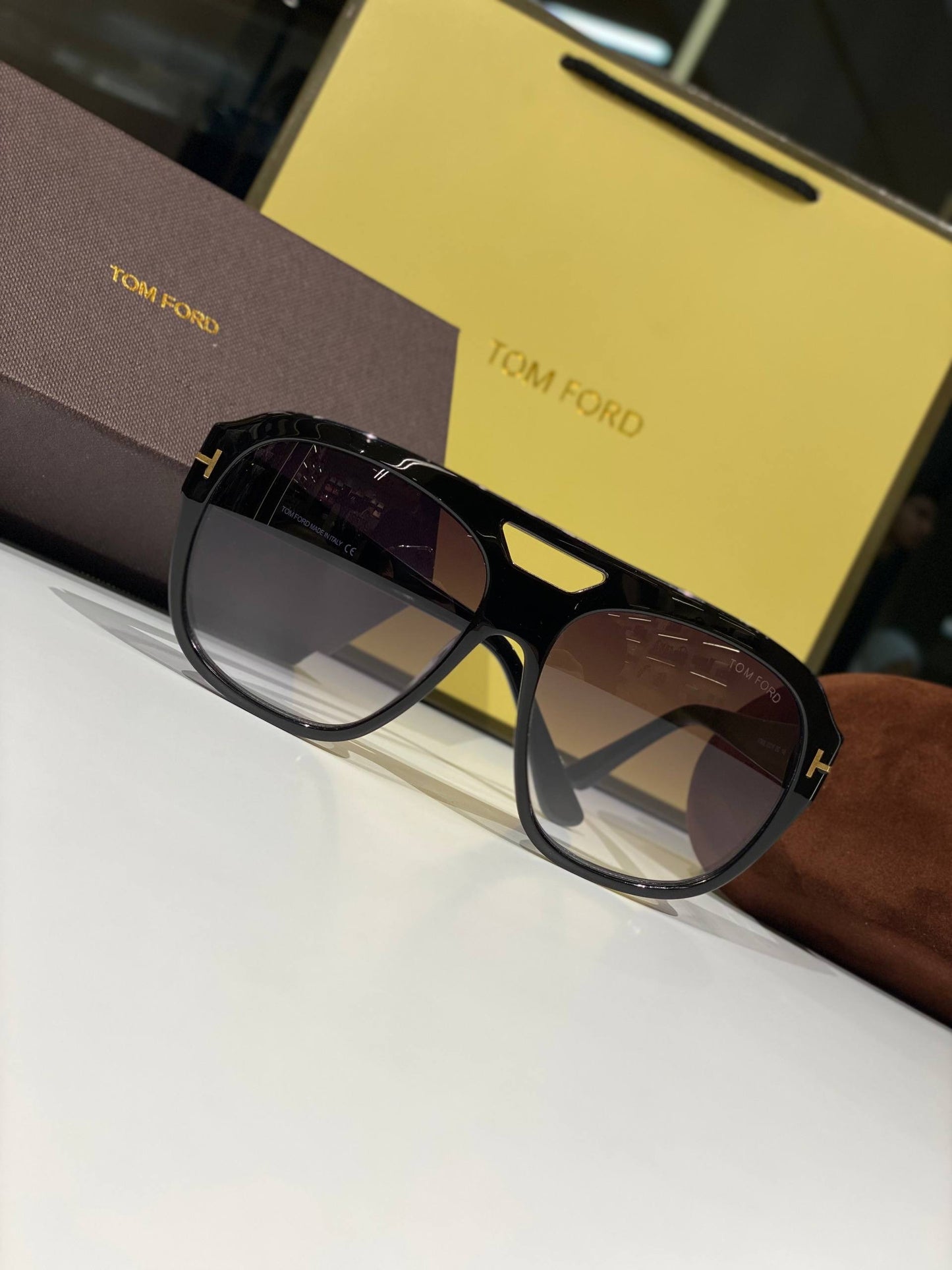 TOM FORD