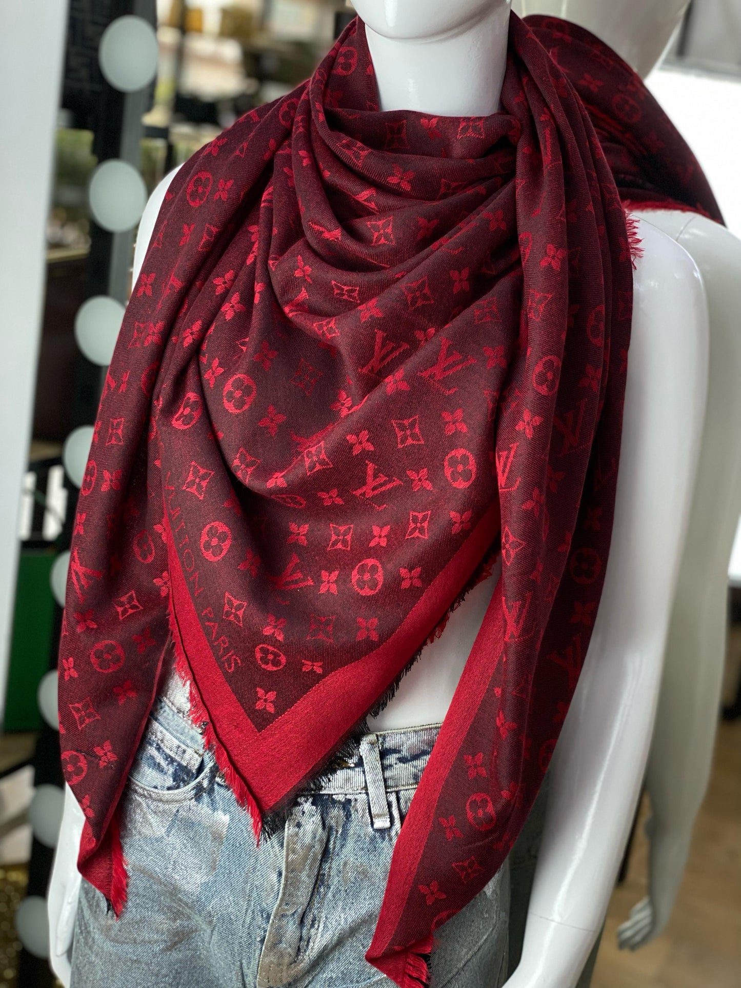 LV scarf