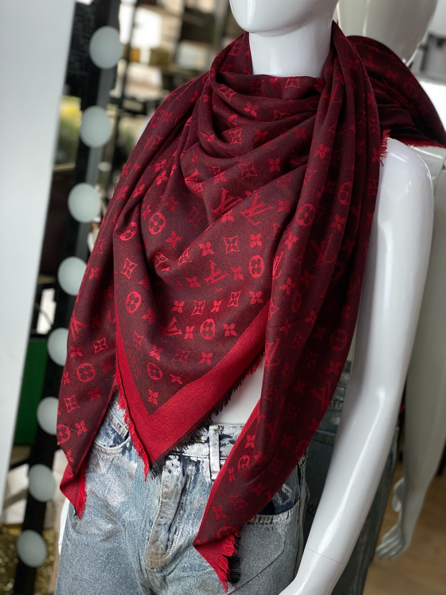LV scarf