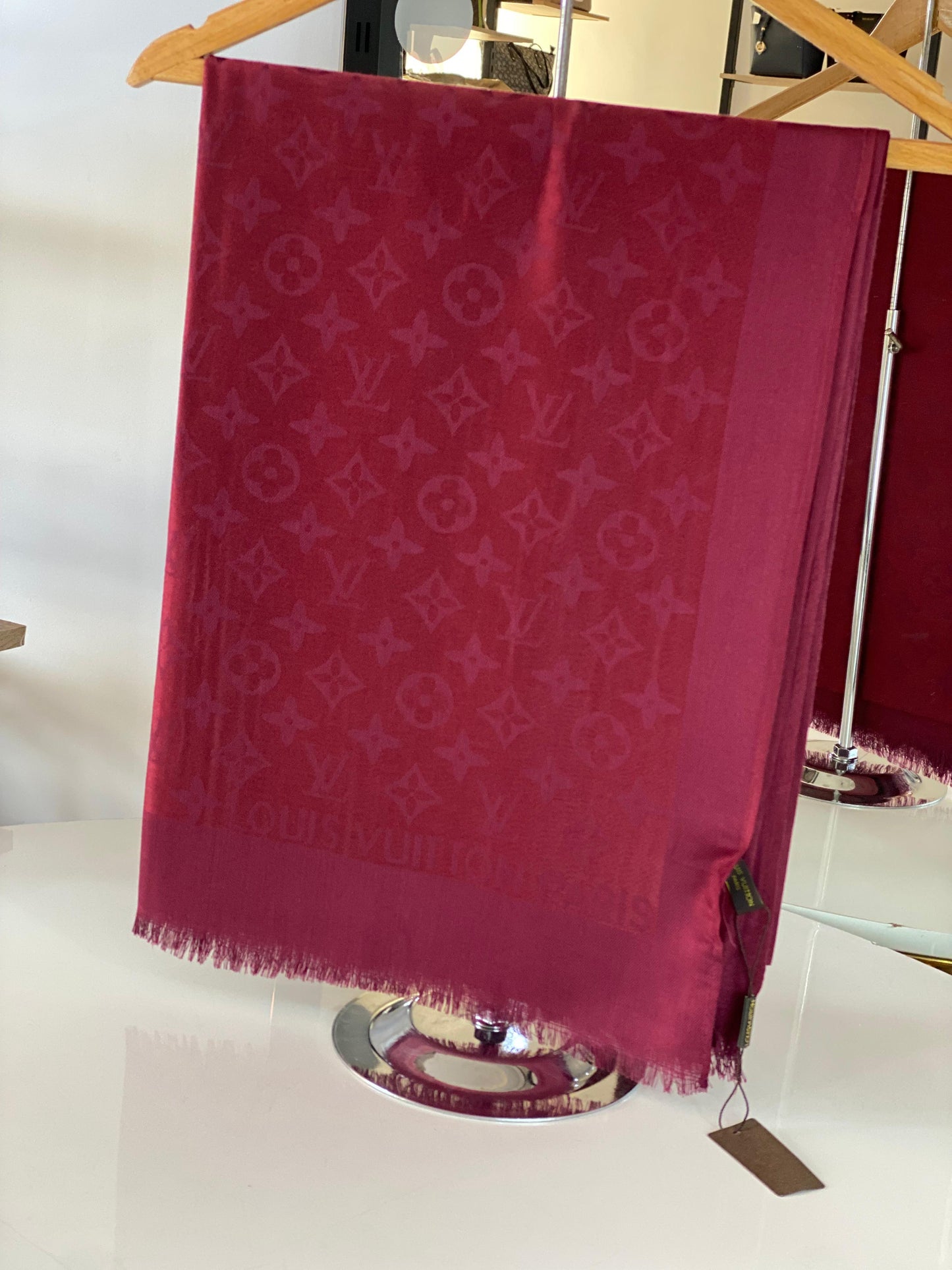 LV scarf