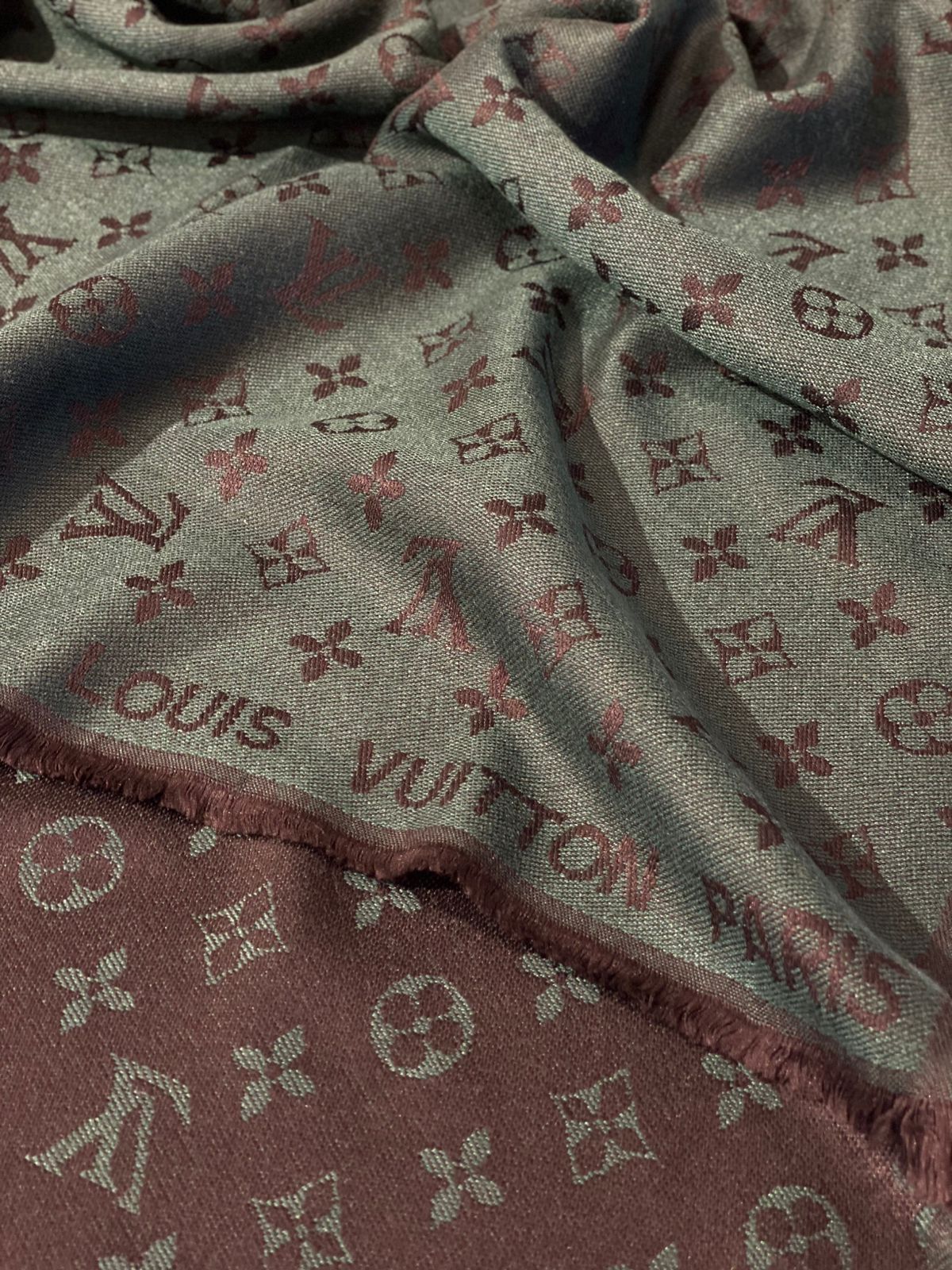 LV scarf