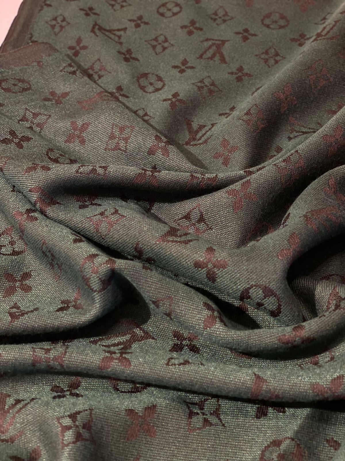 LV scarf