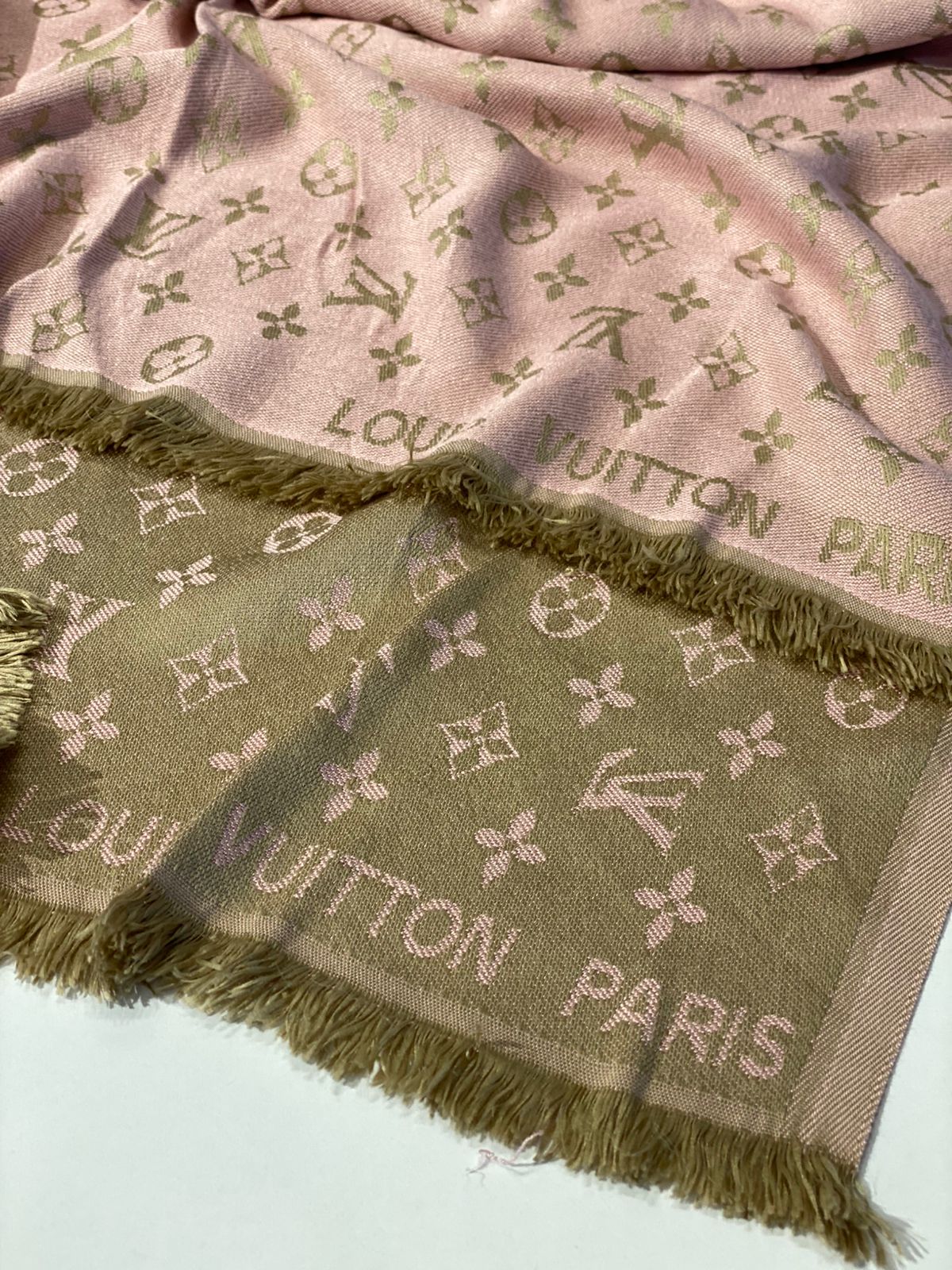 LV scarf