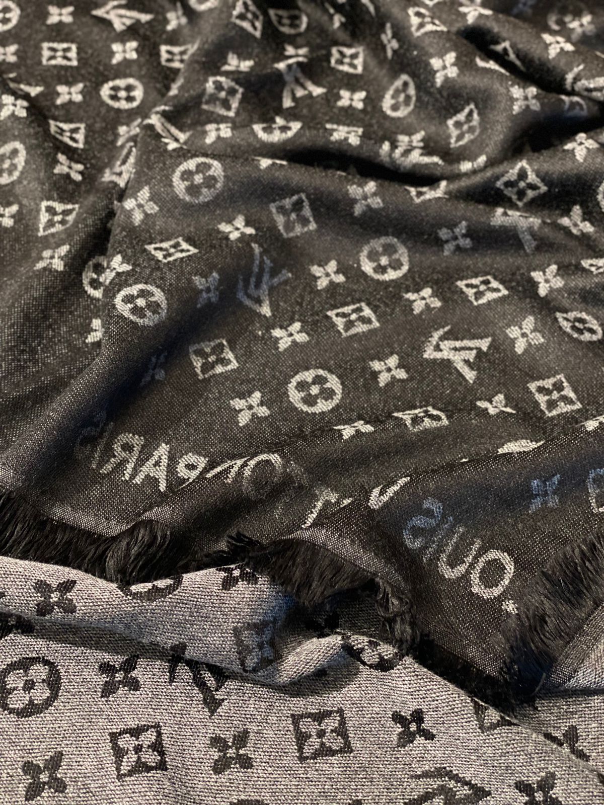 LV scarf