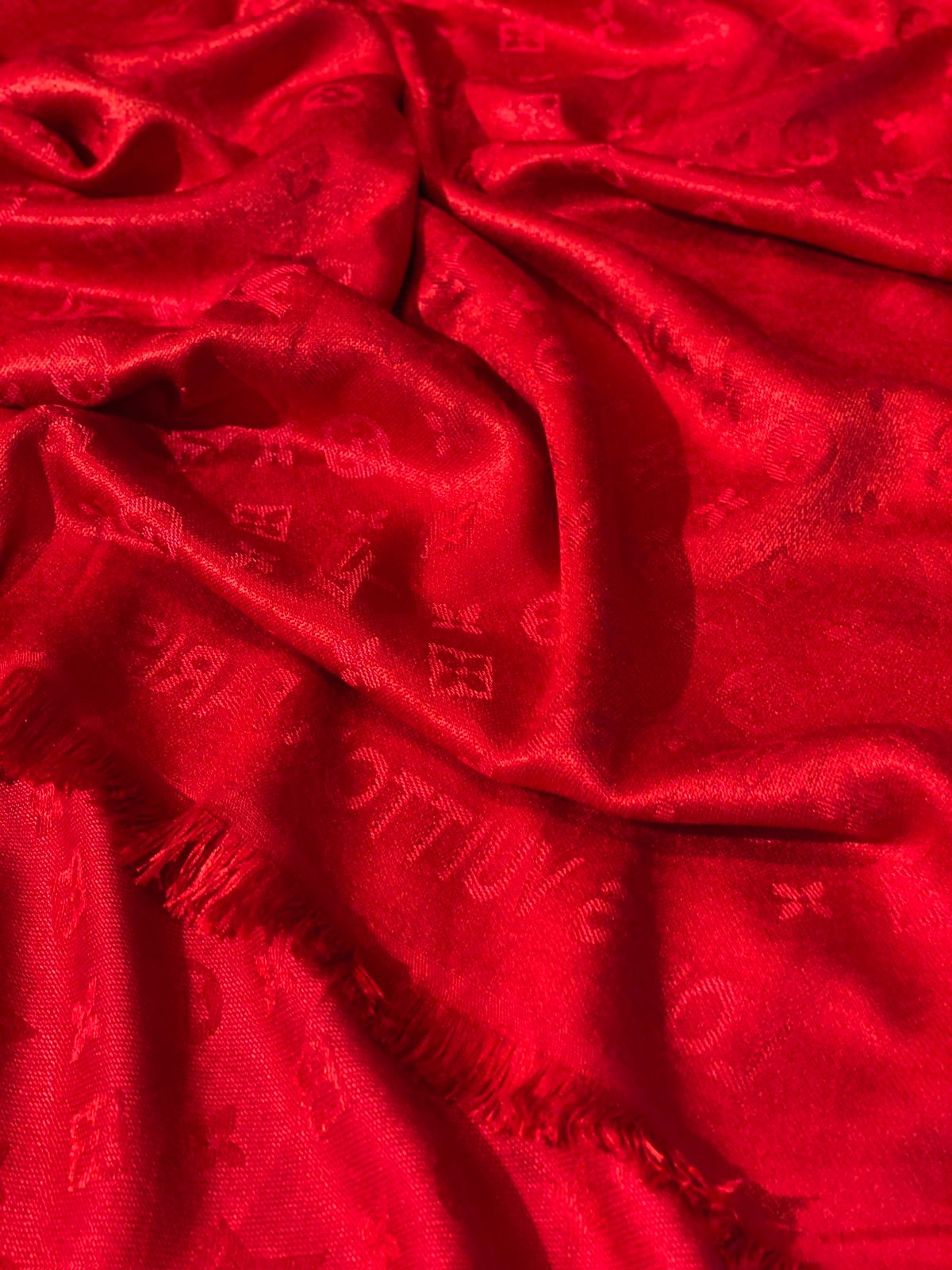 LV scarf
