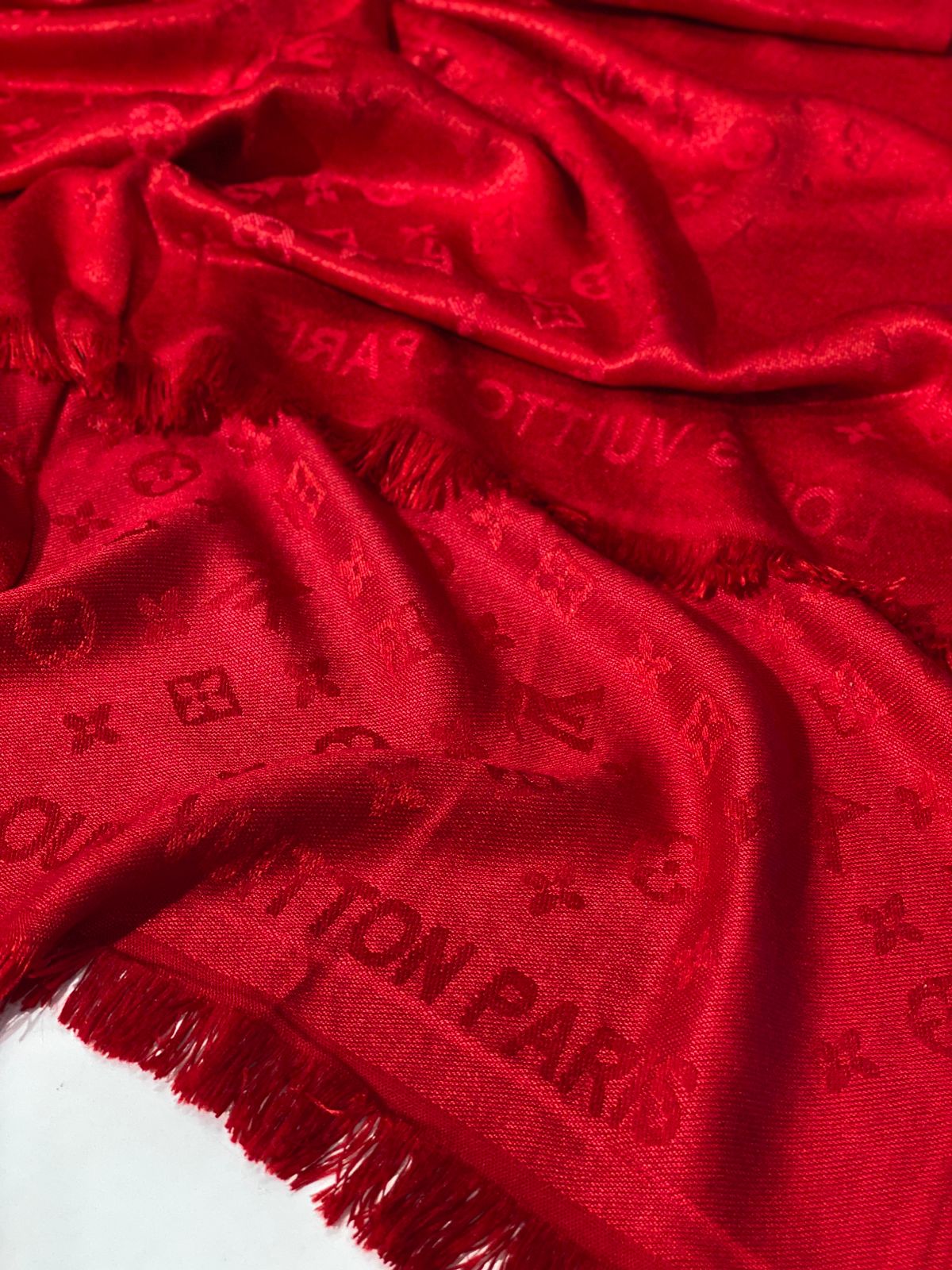 LV scarf