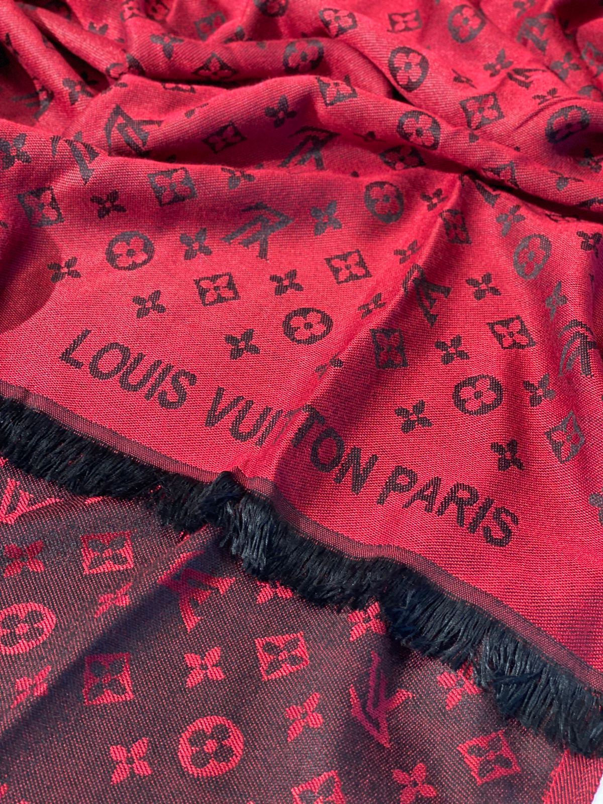 LV scarf