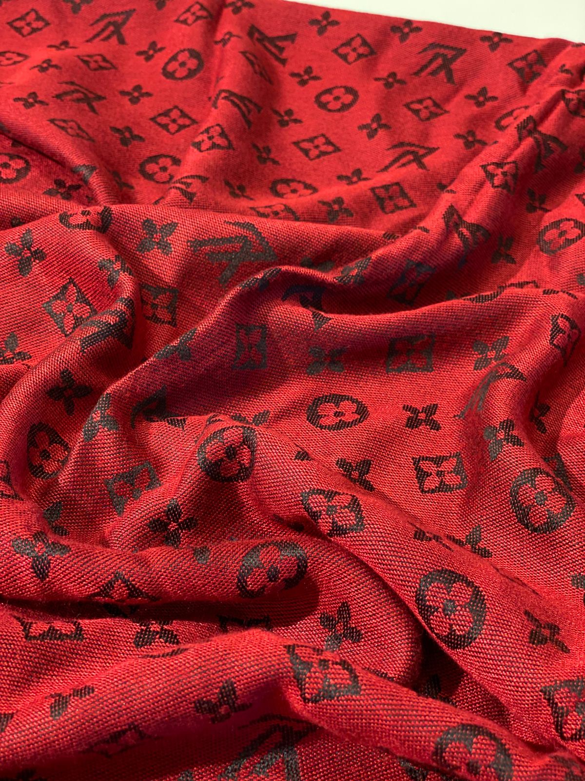 LV scarf