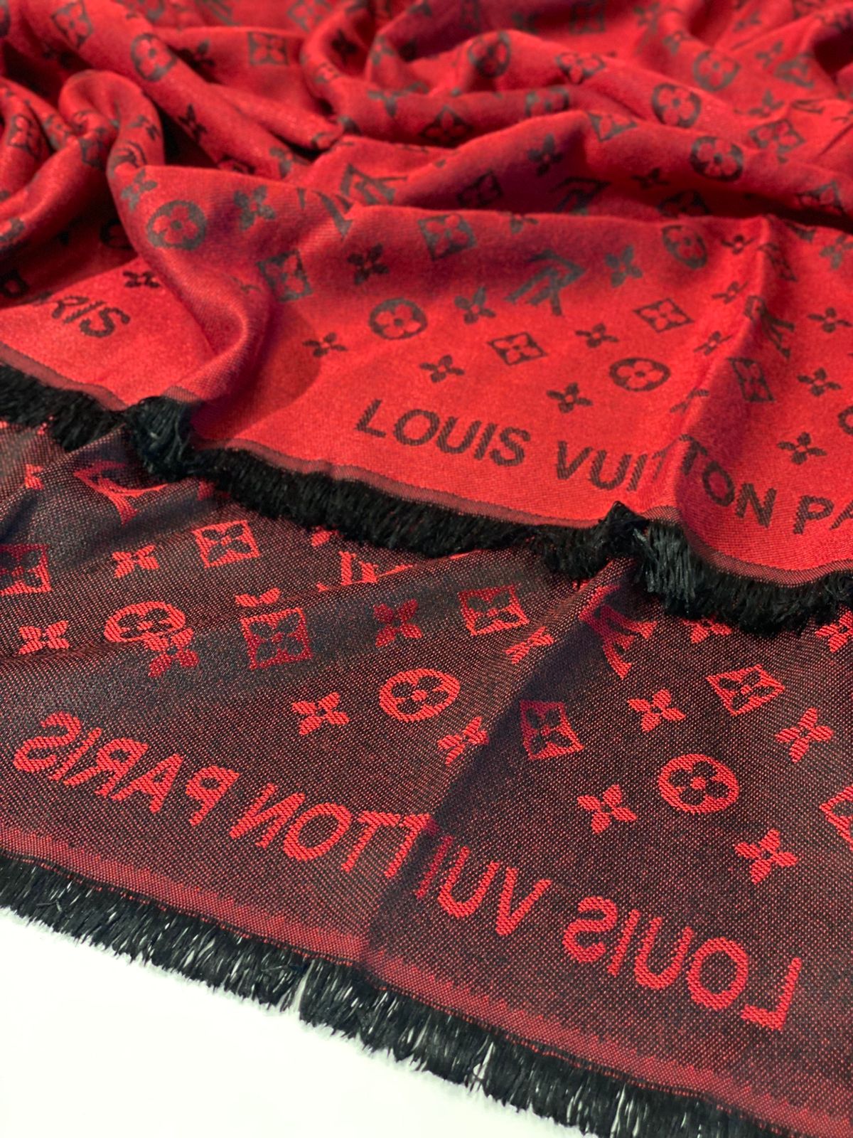 LV scarf