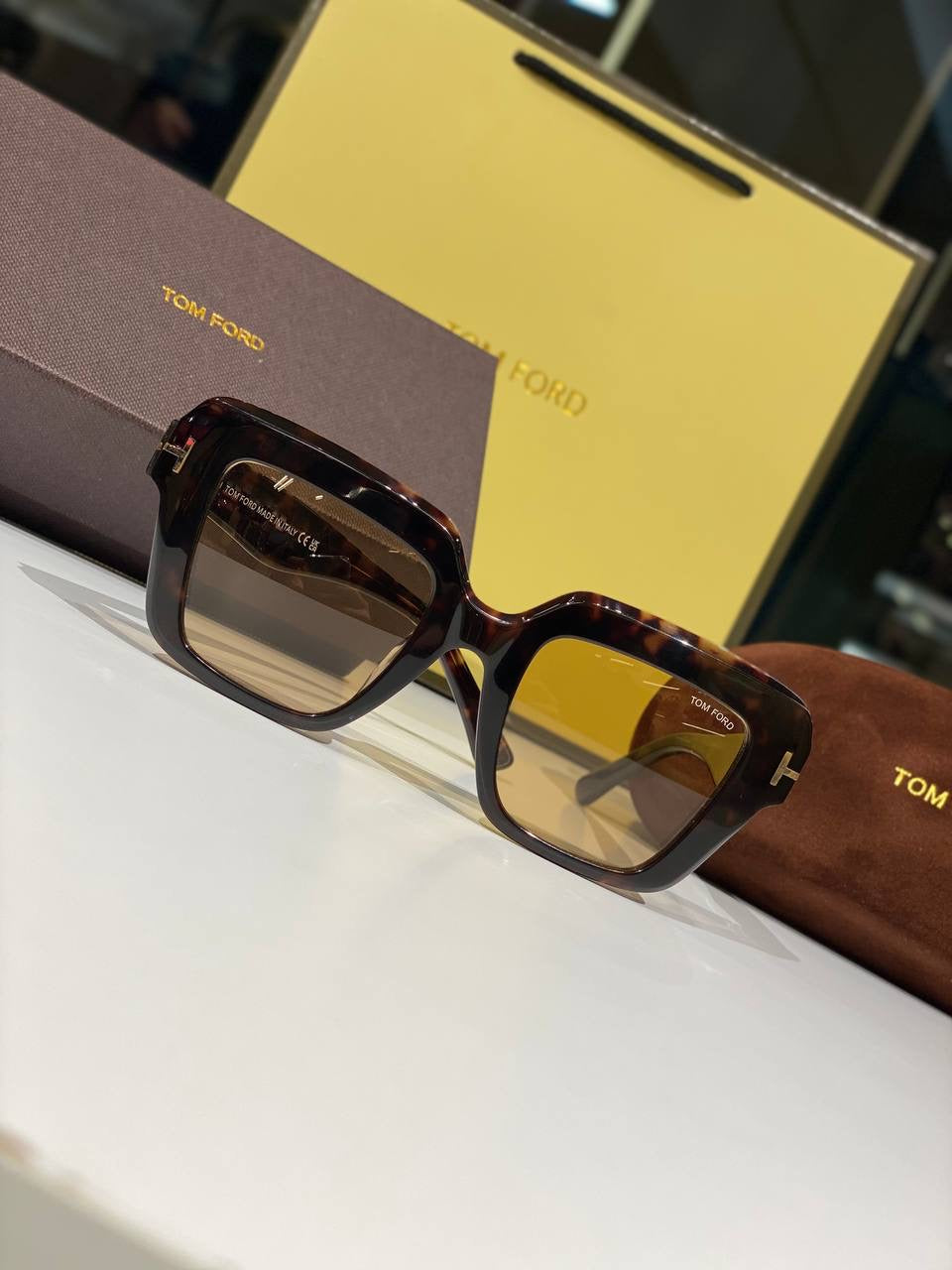 TOM FORD