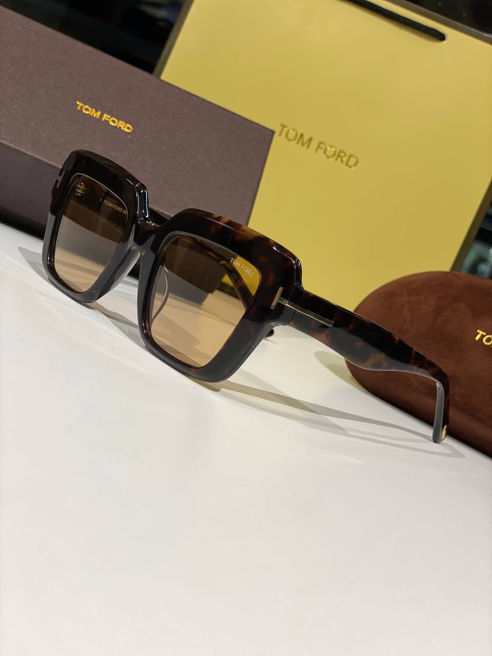 TOM FORD