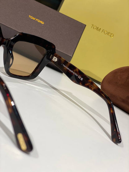 TOM FORD