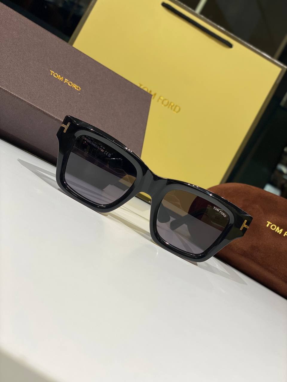 TOM FORD