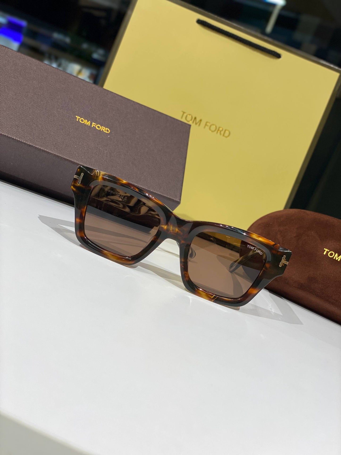 TOM FORD