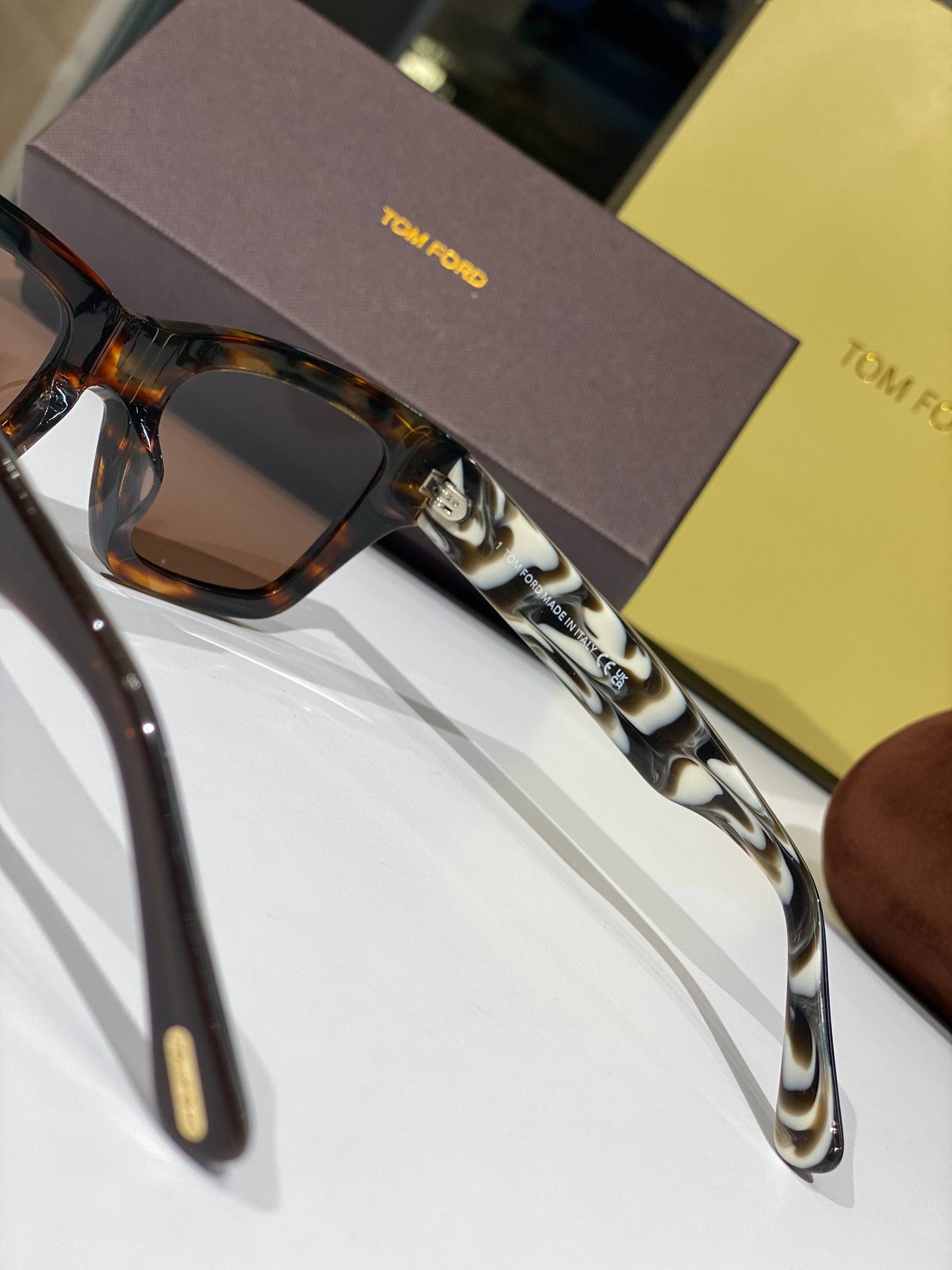 TOM FORD