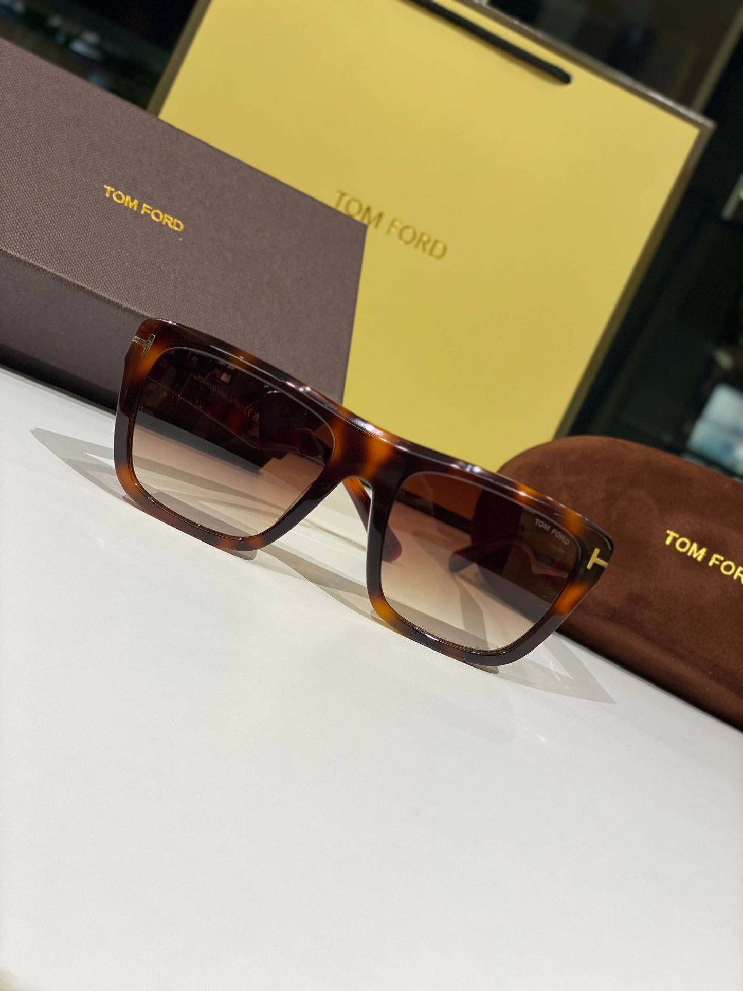 TOM FORD