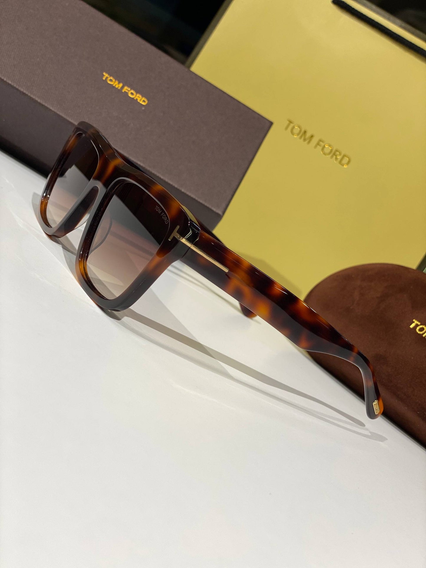 TOM FORD