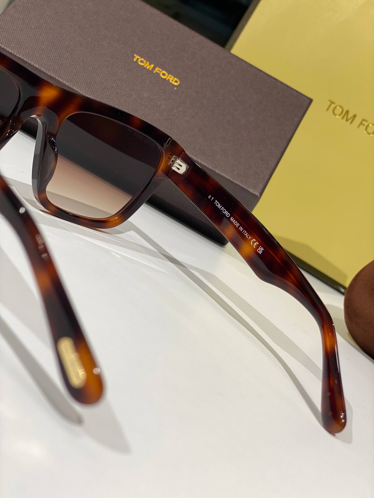 TOM FORD