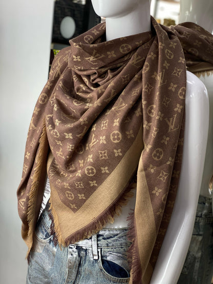 LV scarf