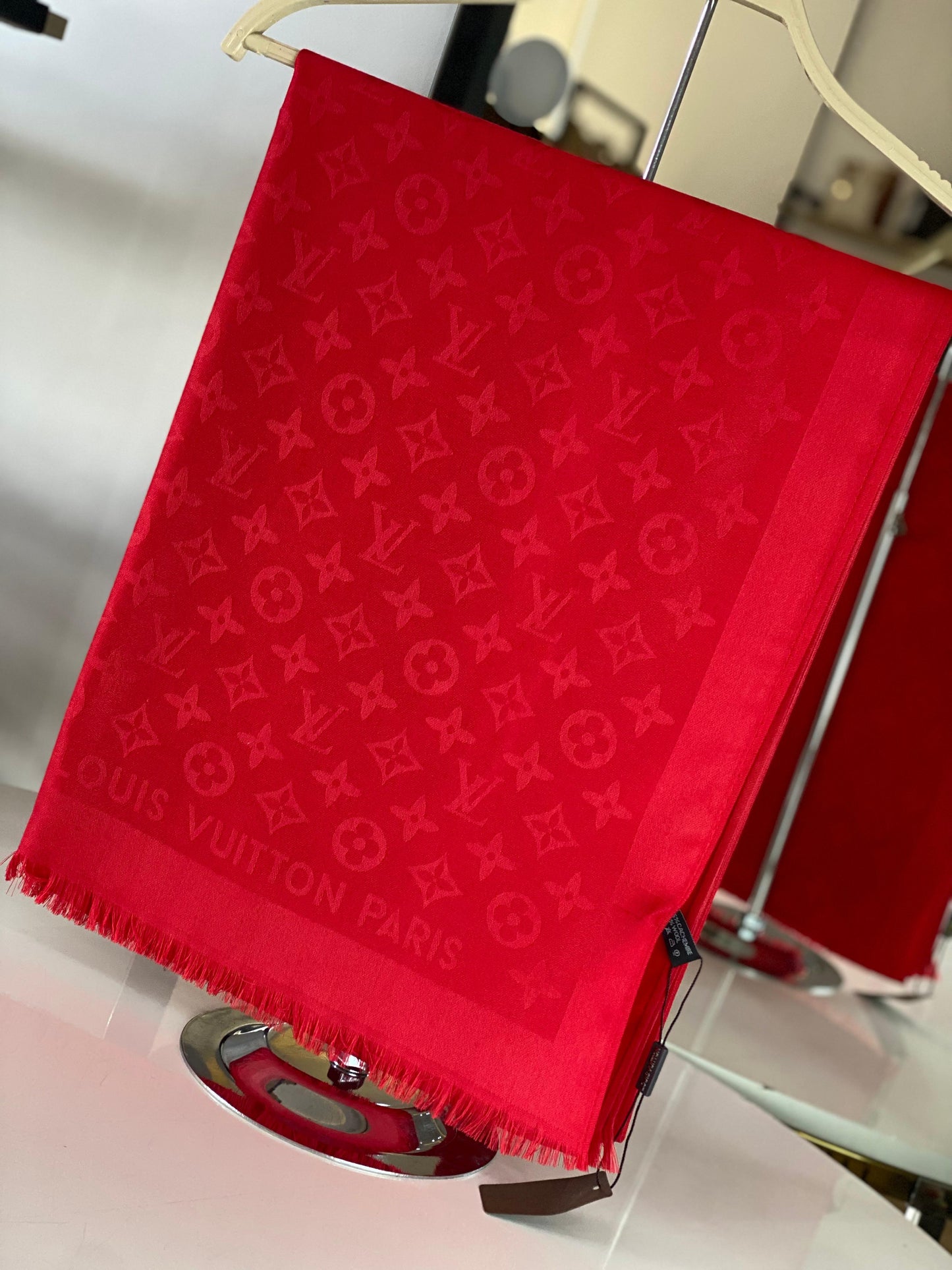 LV scarf