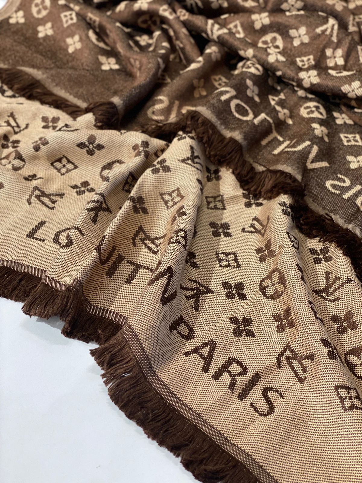 LV scarf