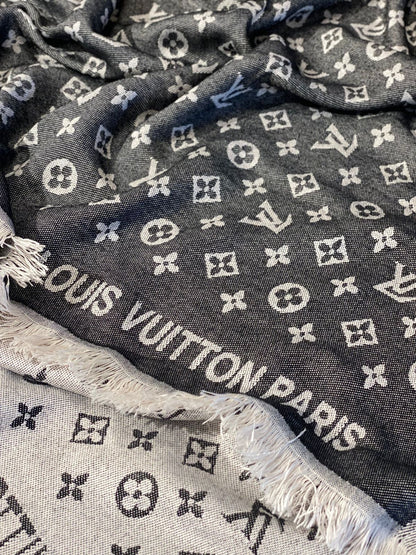 LV scarf