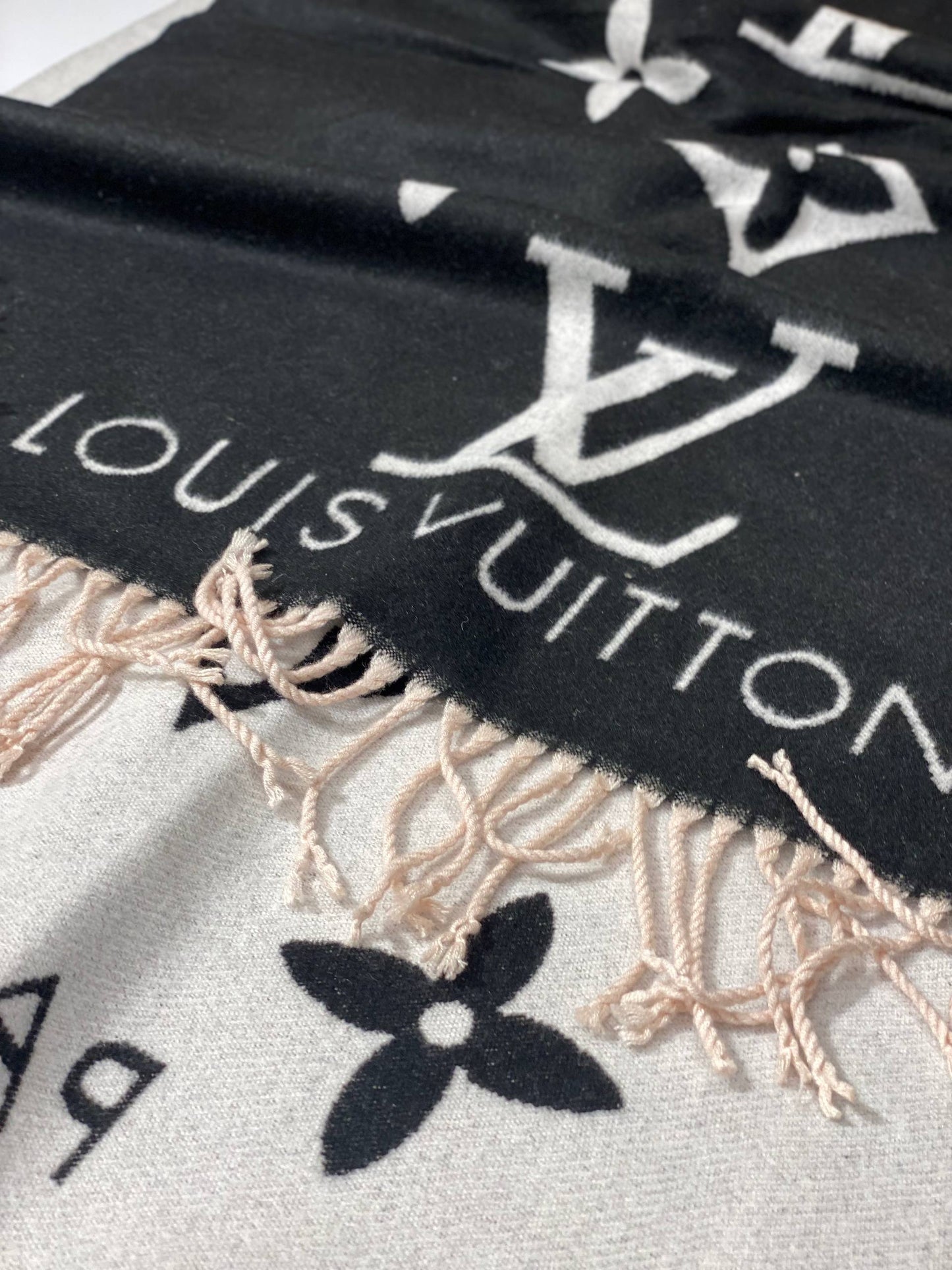 LV Scarf