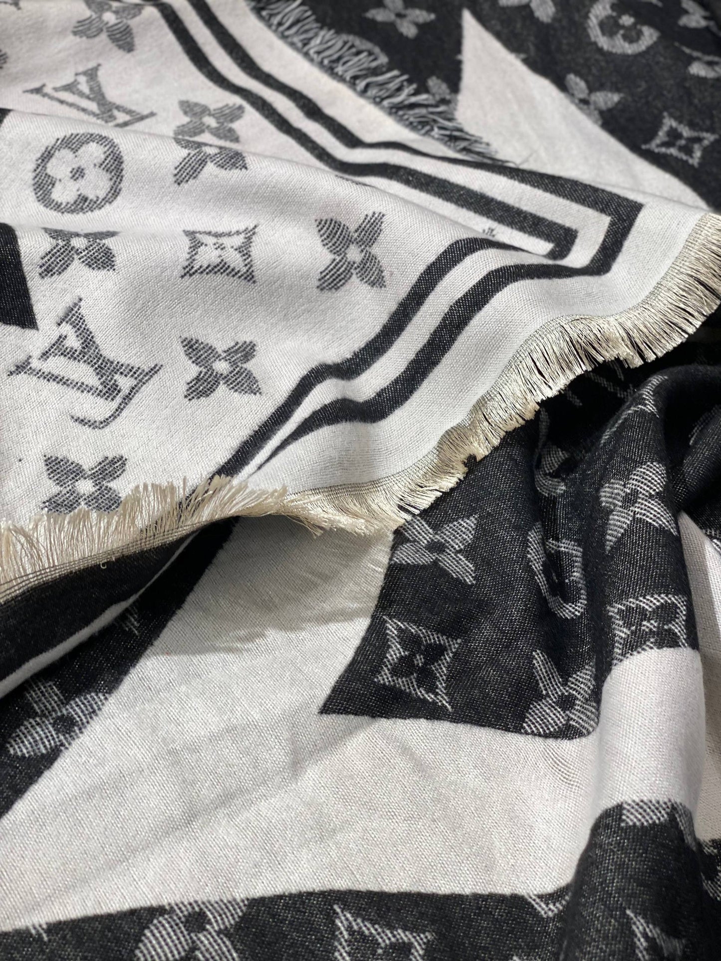LV Scarf